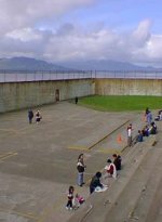 La cour de la prison (cliquer pour agrandir)